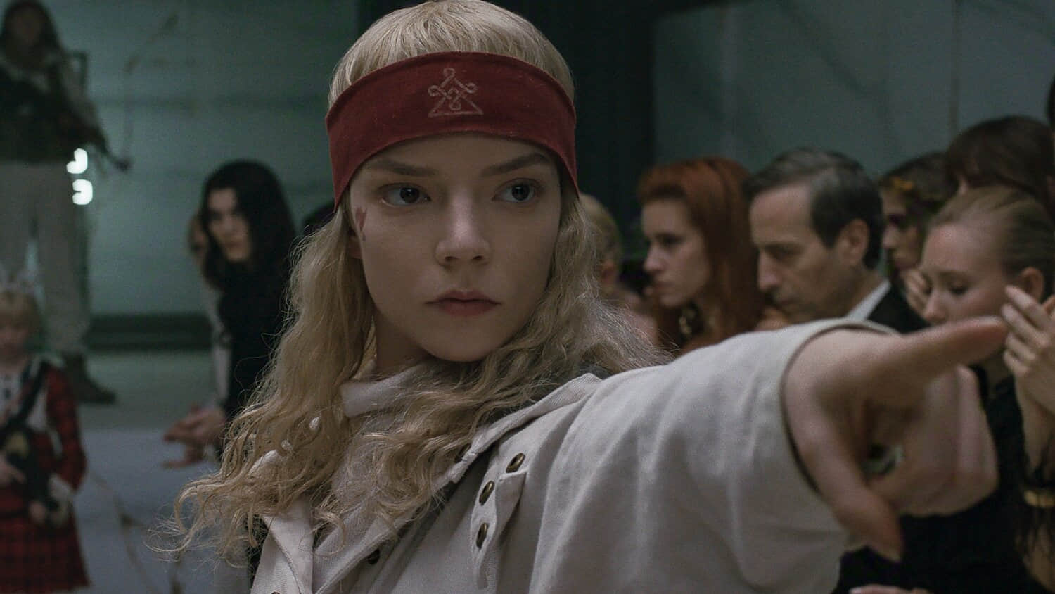 anya-taylor-joy-pointing-in-sacrifice.jpeg