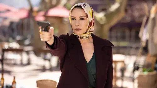 assets/catherine-zeta-jones-kill-jackie.jpeg