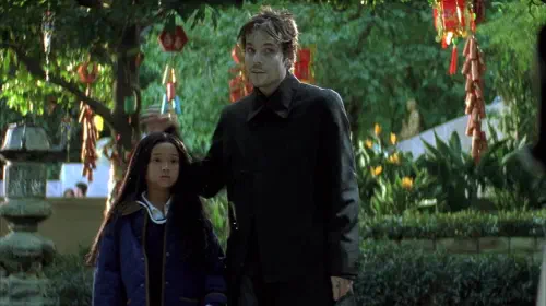 assets/deacon-frost-holding-a-child-hostage-in-blade-1998.jpeg