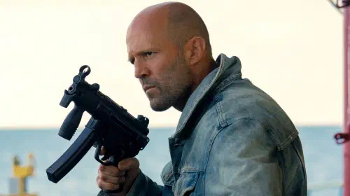 assets/jason-statham-holding-a-gun-in-mutiny.jpeg