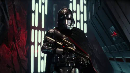 assets/captain-phasma-in-star-wars-the-force-awakens.jpeg