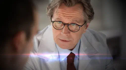 assets/gary-oldman-leaning-forward-in-robocop-2014.jpeg