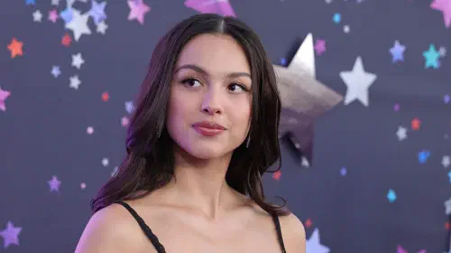 assets/olivia-rodrigo-guts-world-tour-la-premiere.jpeg