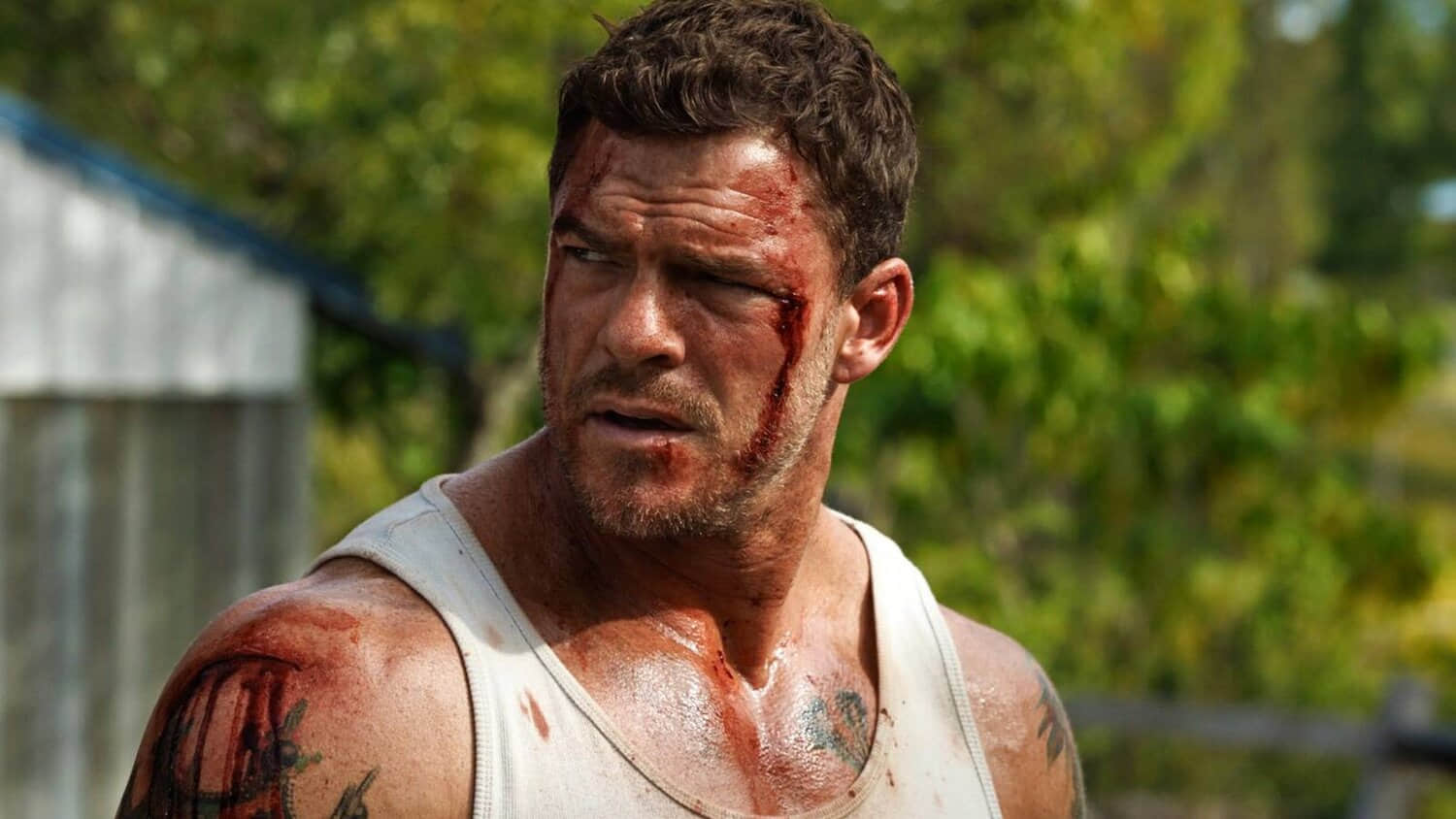 alan-ritchson-in-runner.jpeg