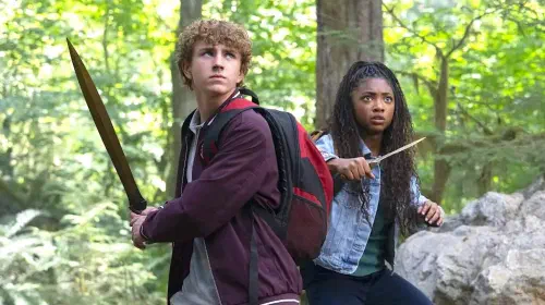 assets/percy-and-annabeth-percy-jackson-and-the-olympians-season-2.jpeg