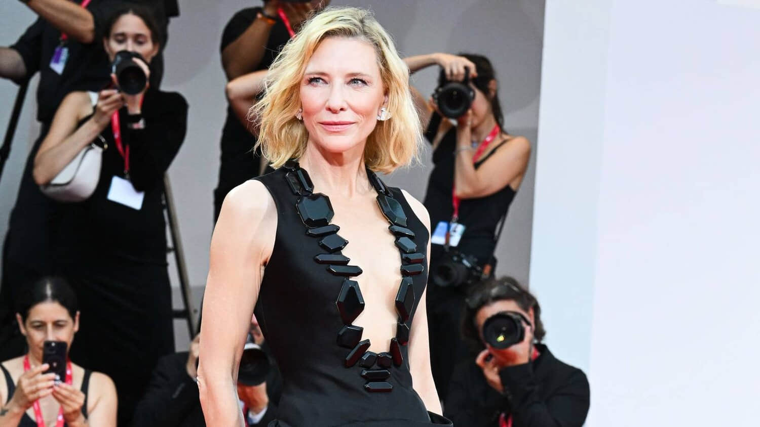 cate-blanchett-plays-an-alien-in-sci-fi-film-alpha-gang.jpeg