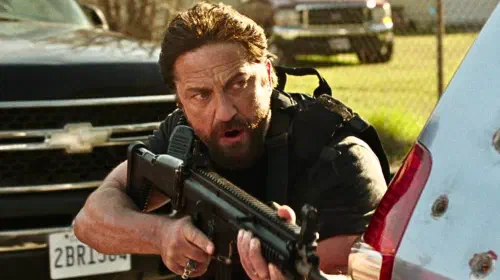 assets/gerard-butler-holding-rifle-in-den-of-thieves.jpeg