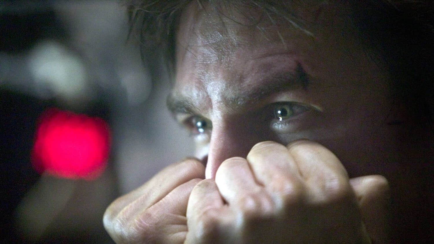 tom-cruise-covering-his-moutth-and-teary-eyed-in-war-of-the-worlds.jpeg