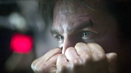 assets/tom-cruise-covering-his-moutth-and-teary-eyed-in-war-of-the-worlds.jpeg