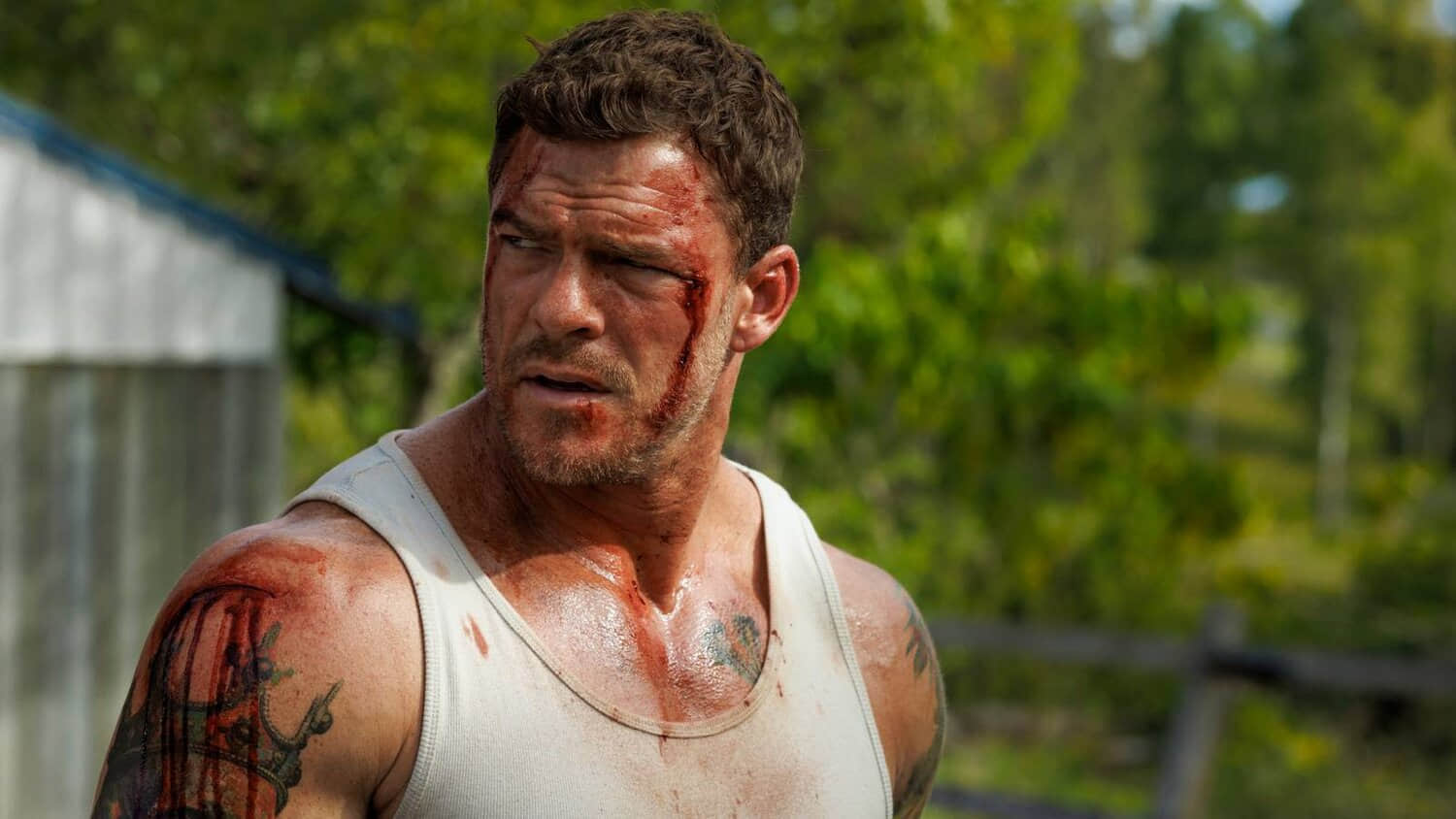 a-bloodied-alan-ritchson-looks-over-his-shoulder-in-runner.jpeg