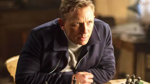 assets/daniel-craig-in-spectre.jpeg