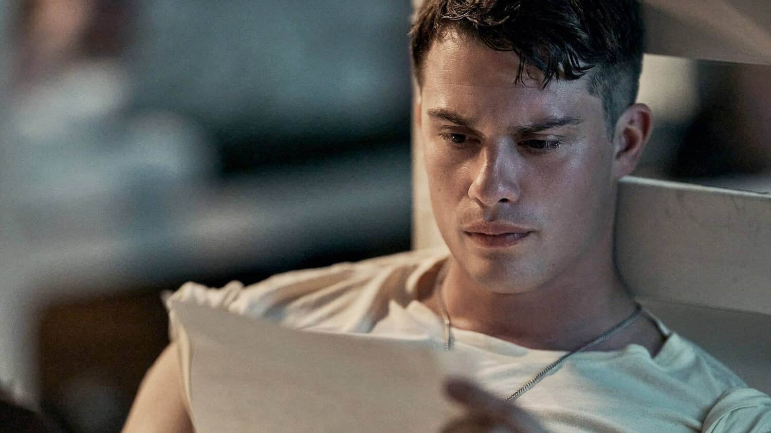 nicholas-galitzine-reading-a-letter-in-bed-in-the-mosquito-bowl.jpeg