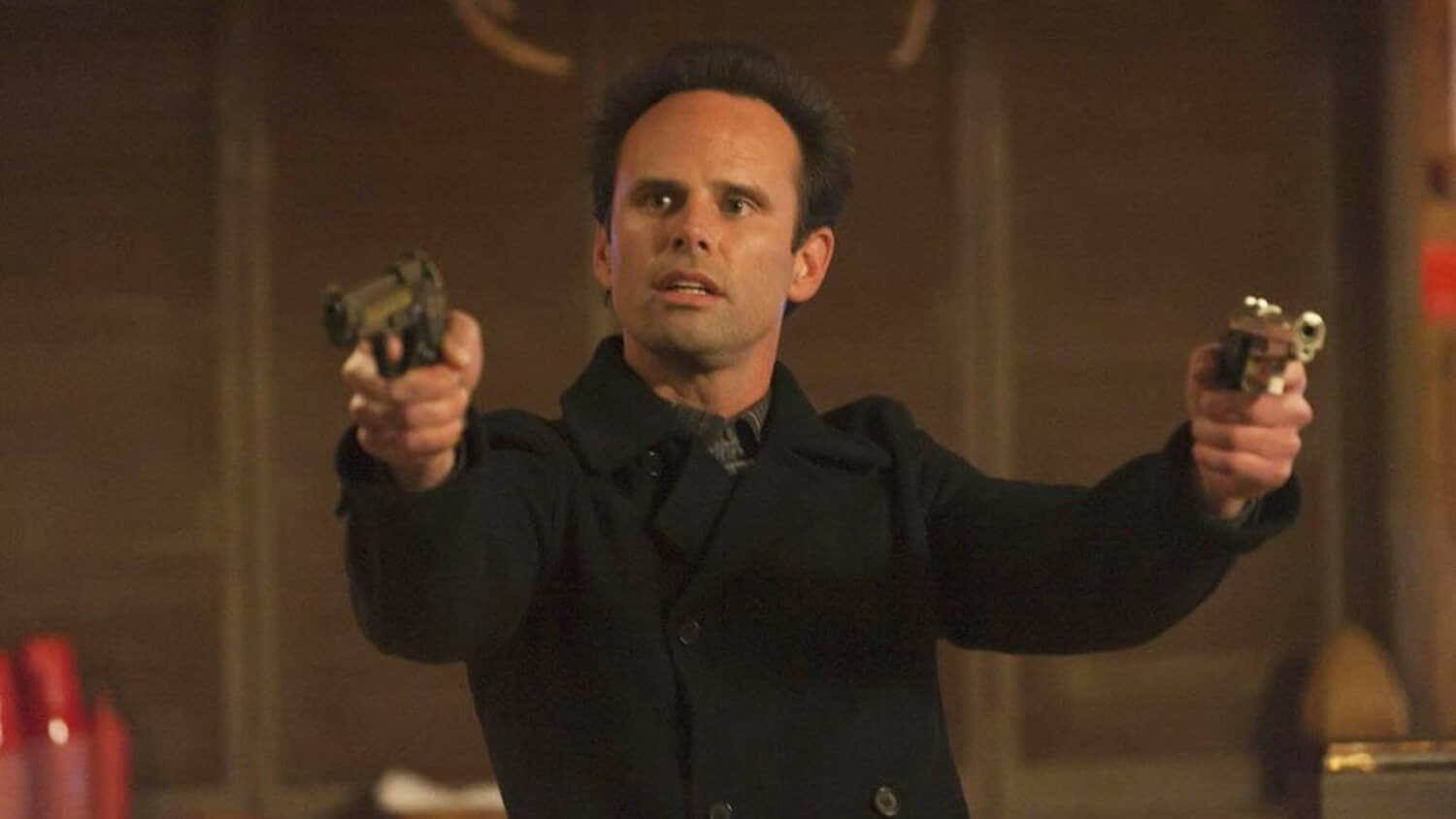 walton-goggins-holds-two-guns-in-justified.jpeg