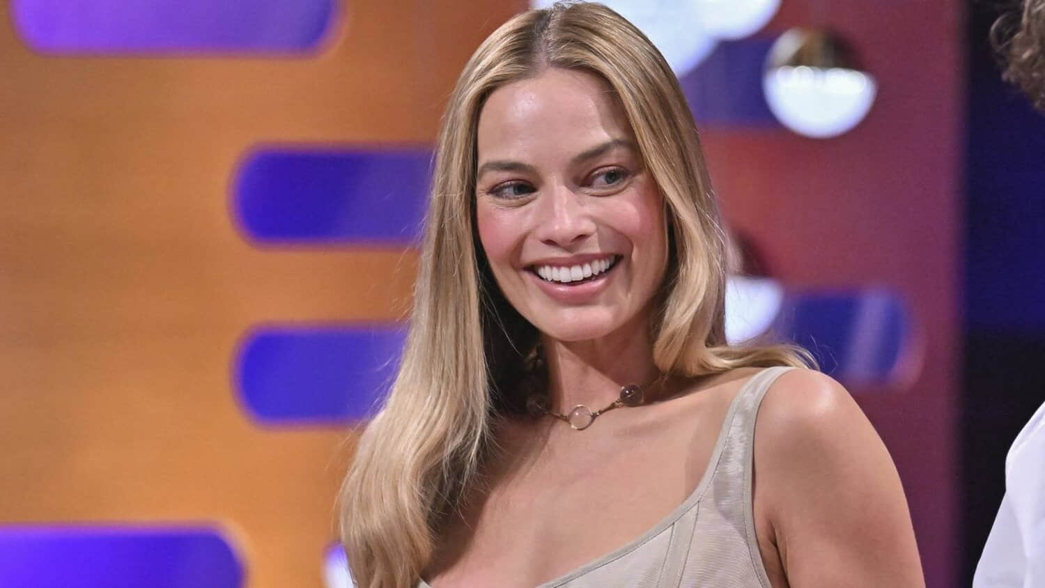 margot-robbie-on-graham-norton-show.jpeg
