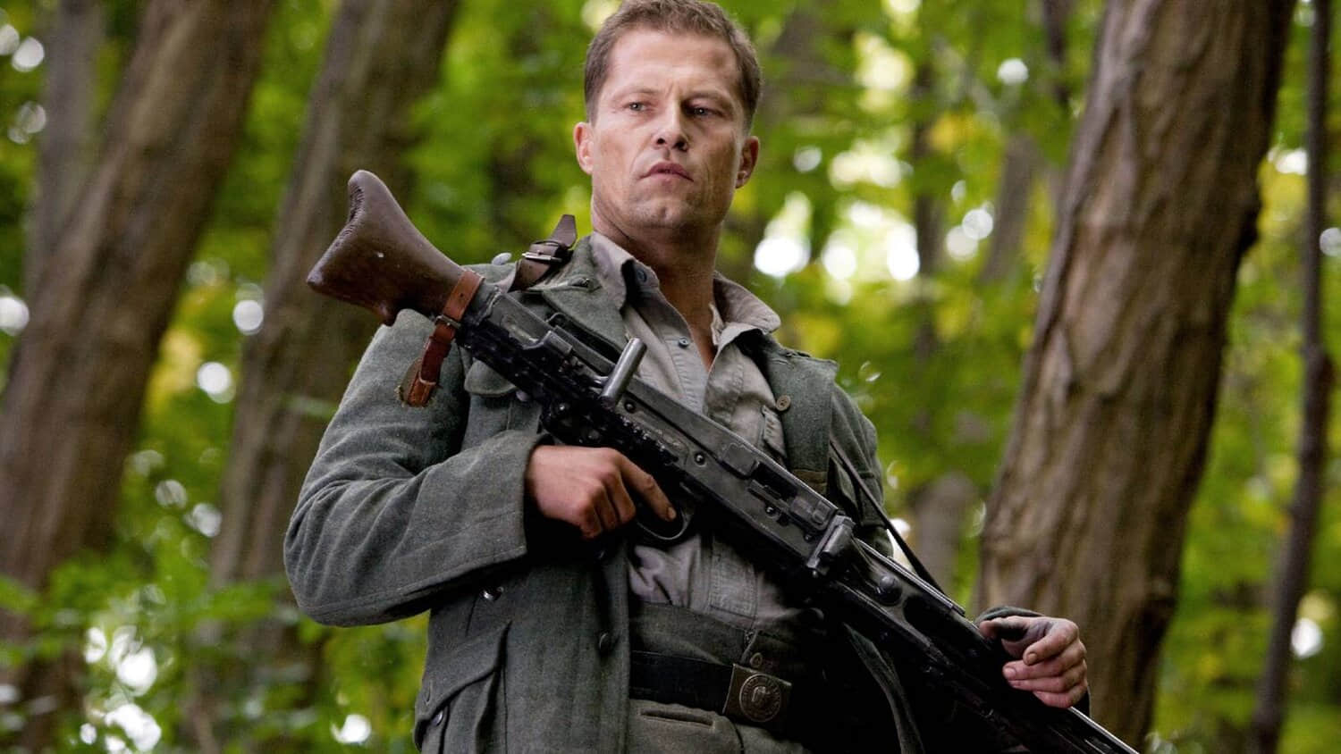 til-schweiger-with-a-large-machine-gun-in-inglourious-basterds.jpeg