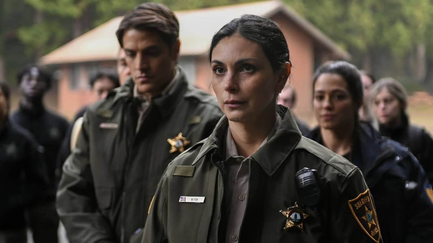 morena-baccarin-as-sheriff-mickey-fox-in-fire-country-season-2-1.jpeg