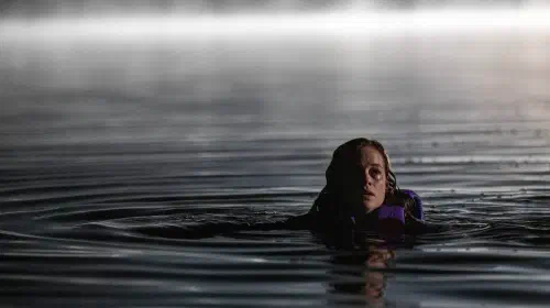 《River》多伦多首映，砍杀片套路难逃陈词滥调