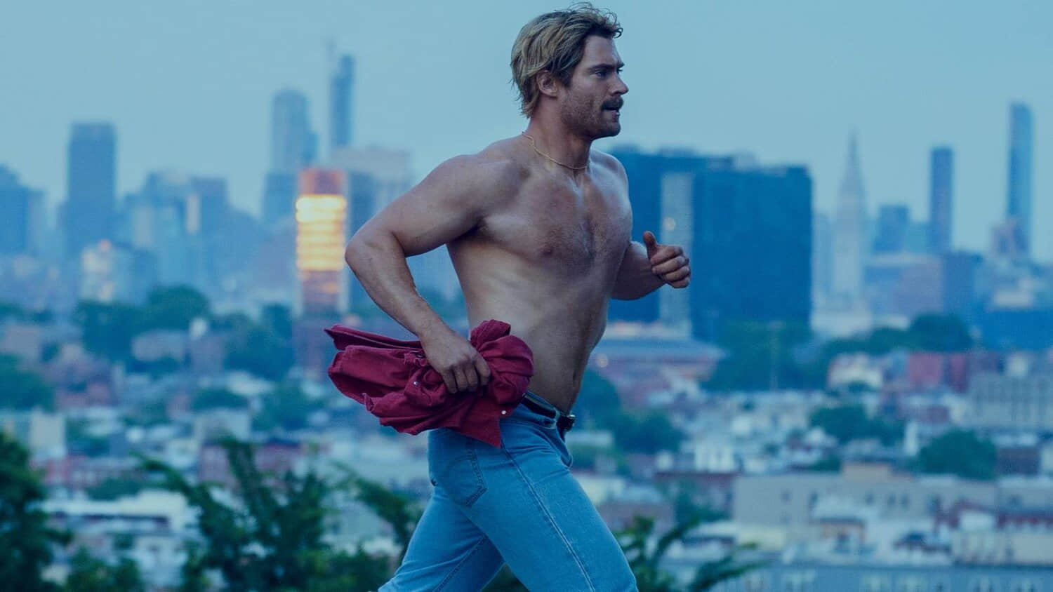 david-corenswet-as-john-tuggle-running-without-his-shirt-on-in-mr-irrelevant.jpeg
