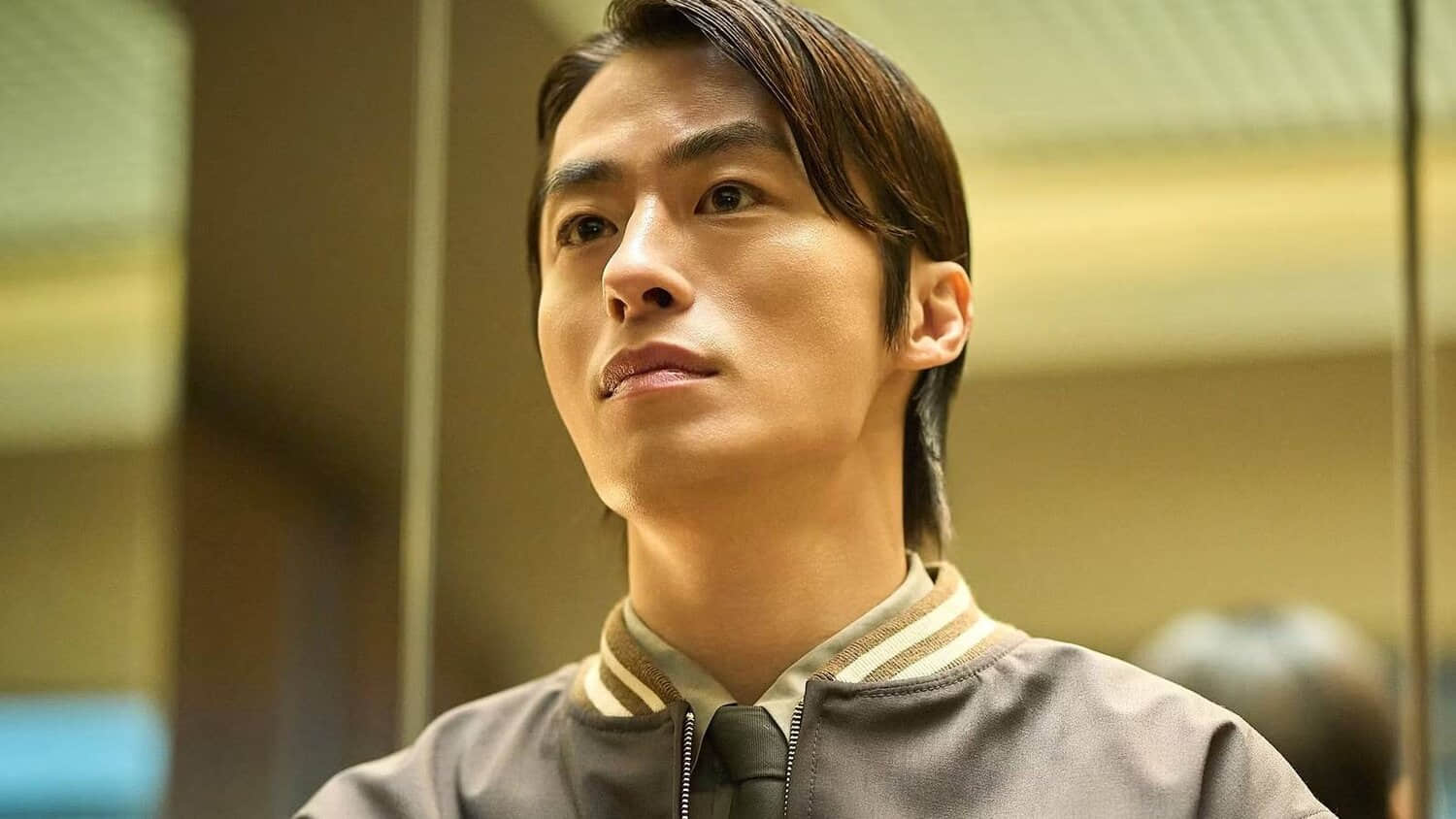 a-colony-character-waiting-in-the-elevator.jpeg