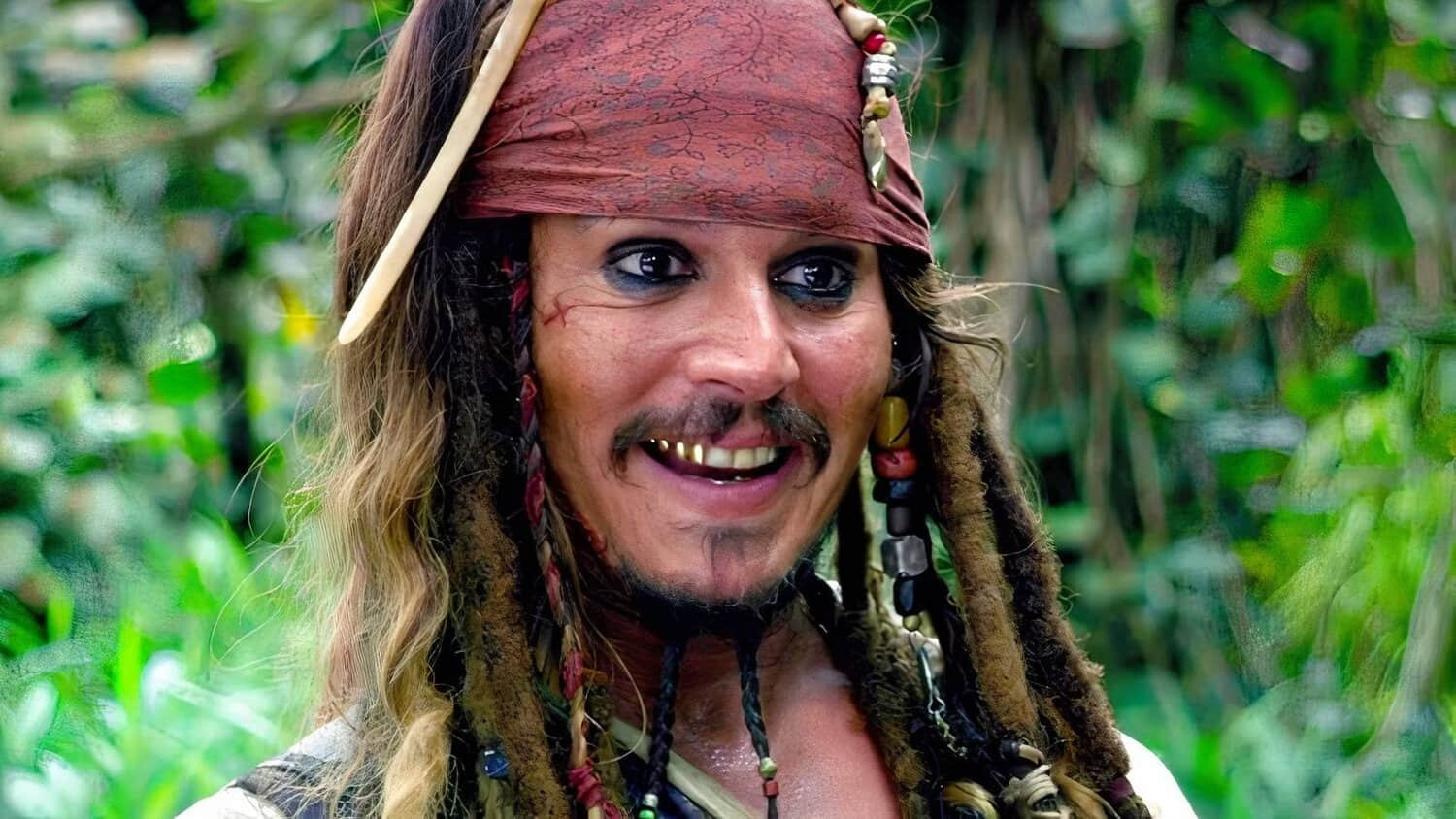 johnny-depp-as-jack-sparrow-smiling-in-pirats-of-the-caribbean-1.jpeg