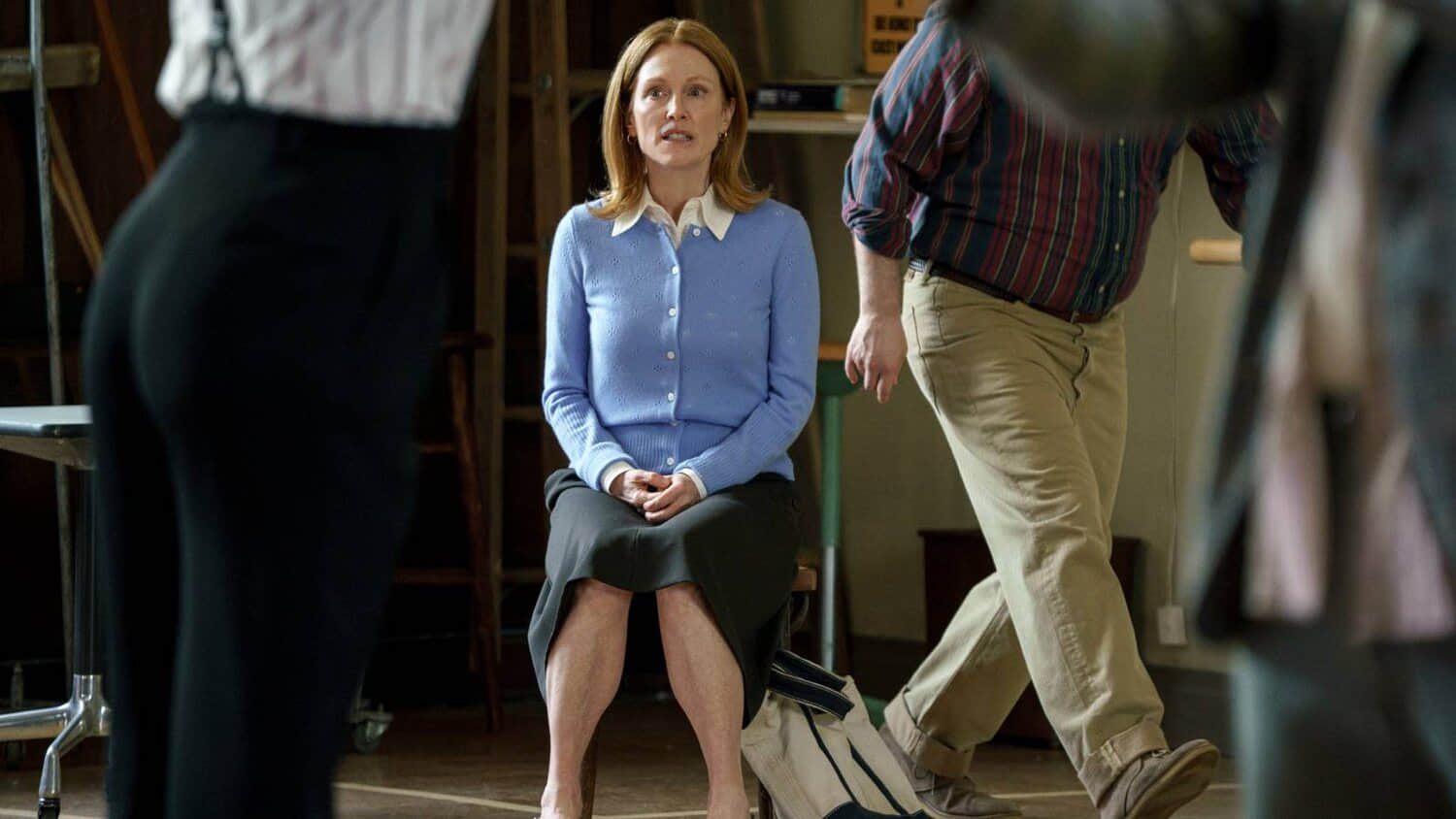 julianne-moore-sitting-awkwardly-amid-bustling-people-in-the-debut.jpeg