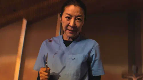 《外科医生》杨紫琼持枪救人，多伦多首映烂番茄满分
