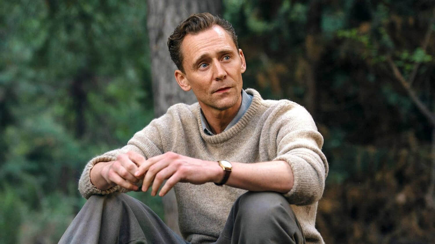 tom-hiddleston-looking-at-someone-in-tenzing.jpeg