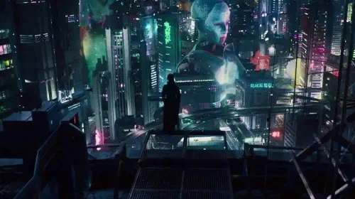 《银翼杀手2099》曝杨紫琼审讯戏，亨特·莎弗被倒挂冲水