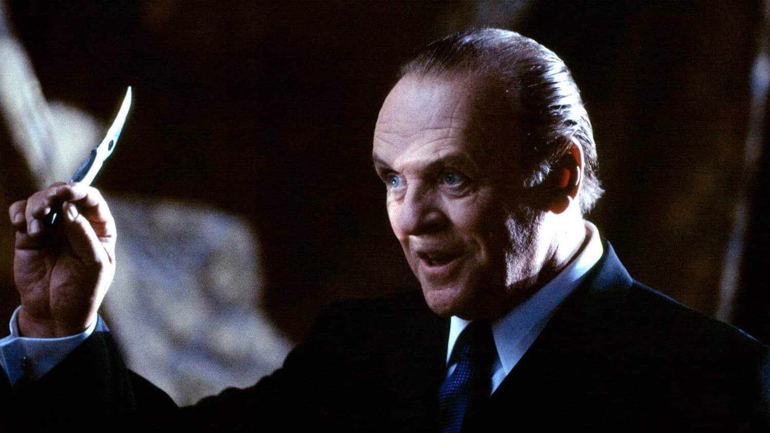 anthony-hopkins-as-hannibal-lecter-with-a-knife-in-hannibal-2001.jpeg