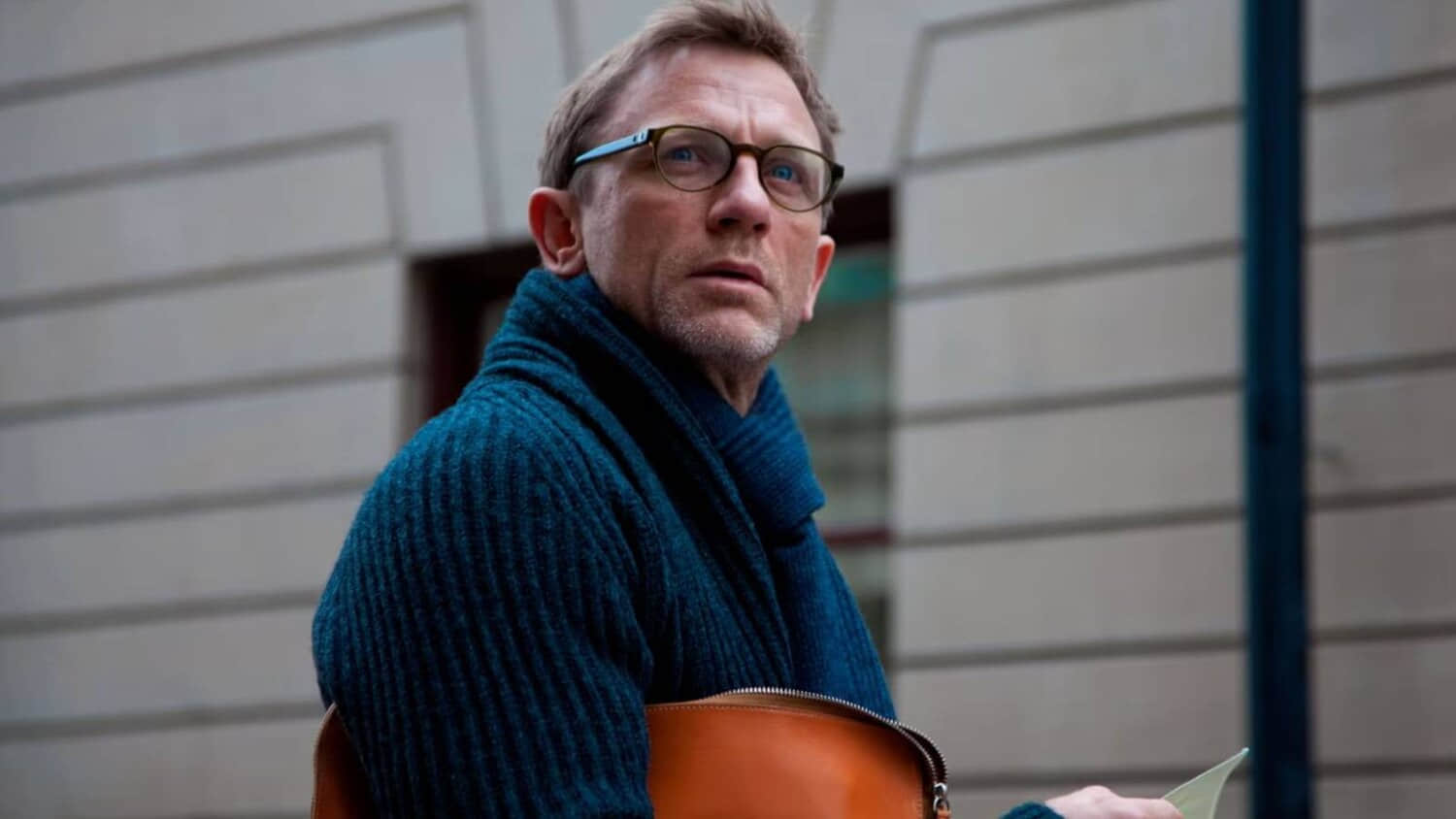daniel-craig-surprised-in-the-girl-with-the-dragon-tattoo.jpeg