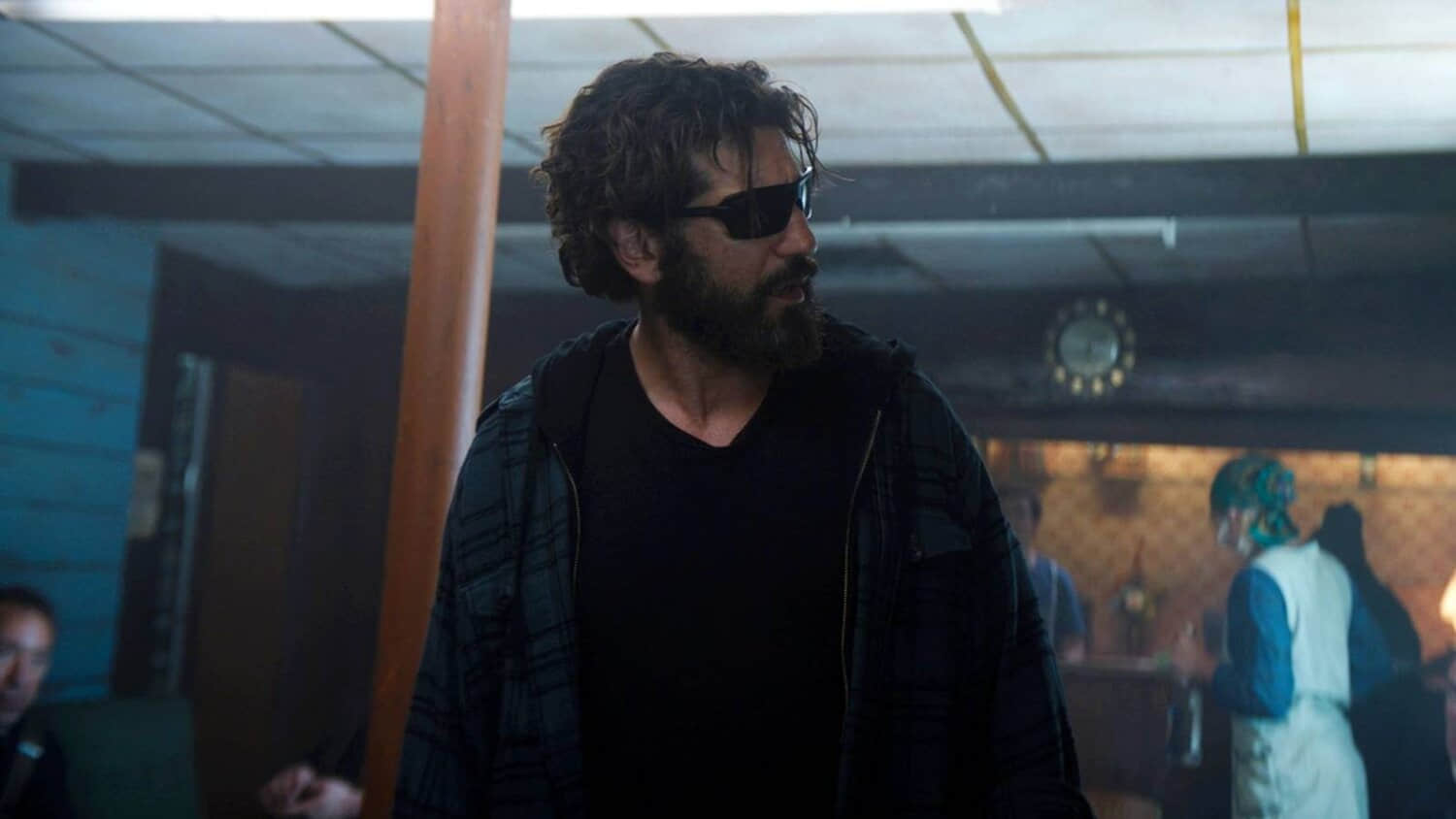 jon-bernthal-with-dark-sports-glasses-in-the-amateur.jpeg