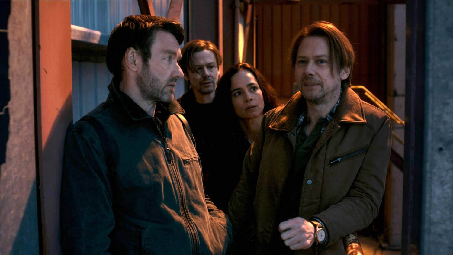 two-ryans-jason2-and-amanda-stand-outside-in-dark-matter-season-2.jpeg