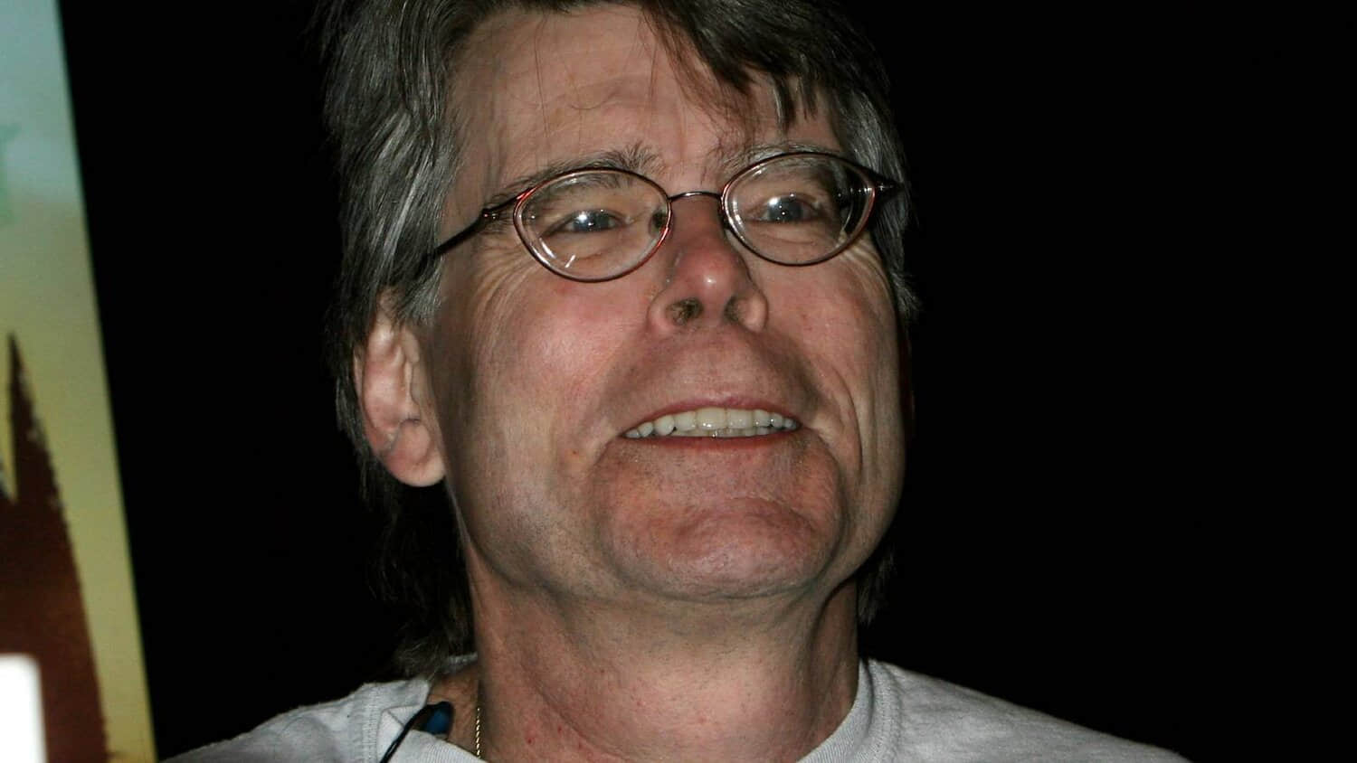 stephen-king-smiling-at-an-event.jpeg
