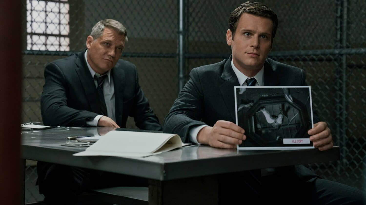 jonathan-groff-and-holt-mccallany-in-mindhunter.jpeg
