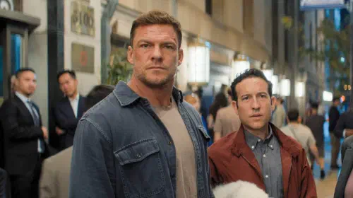 《手提袋男人》首曝预告，施瓦辛格联手里奇森拯救圣诞