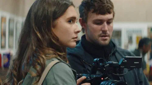 《网红计划》上映，伪纪录片恐怖新作触及TikTok时代跟踪狂题材却令人失望