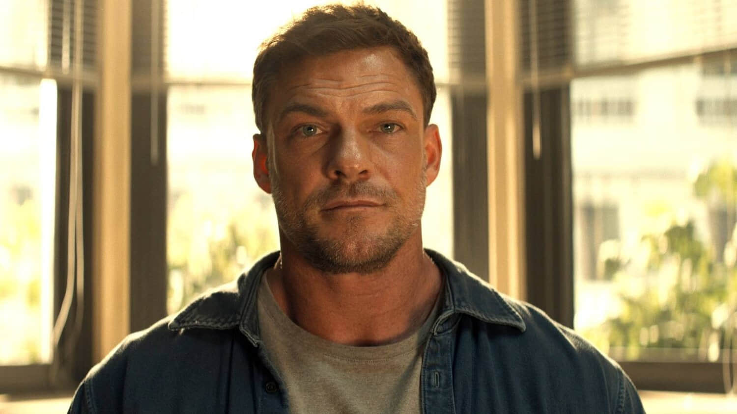 alan-ritchson-reacher-4.jpeg