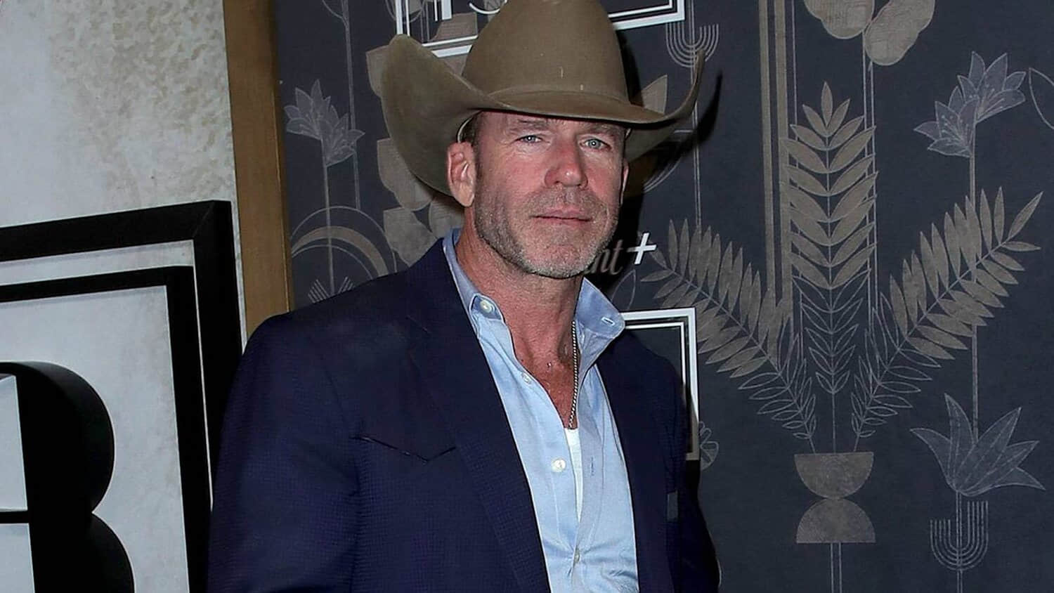 taylor-sheridan-at-the-las-vegas-premiere-of-1923.jpeg