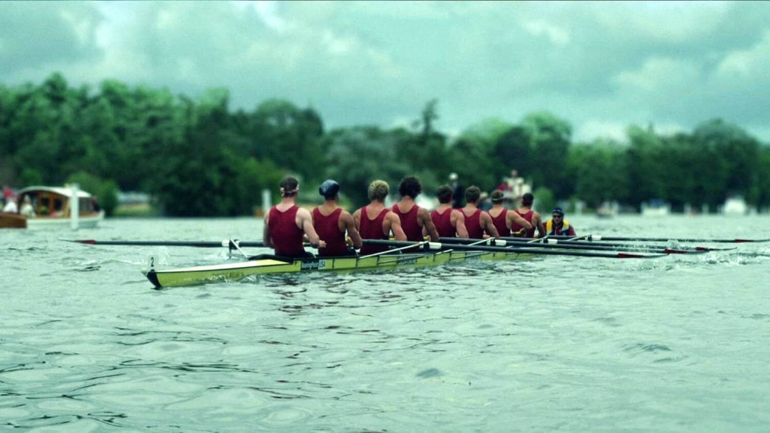 rowing-team-in-the-social-network.jpeg