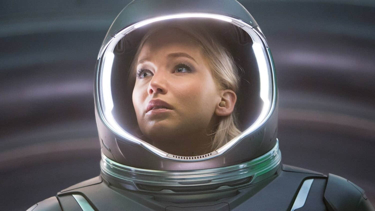 jennifer-lawrence-in-a-space-suit-in-passengers.jpeg