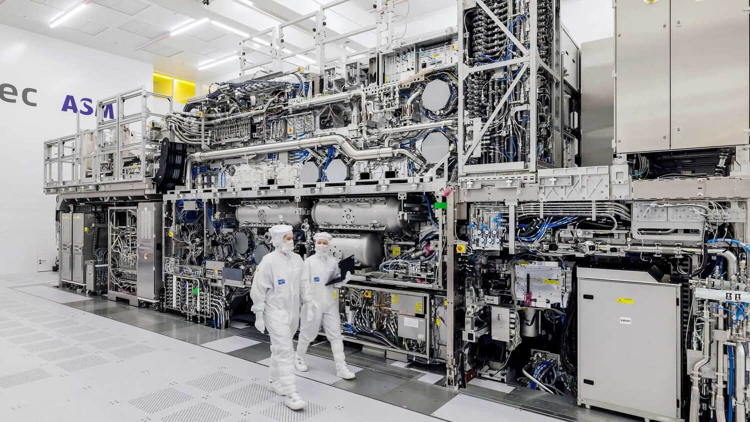 ASML-EUV-machinery.jpeg