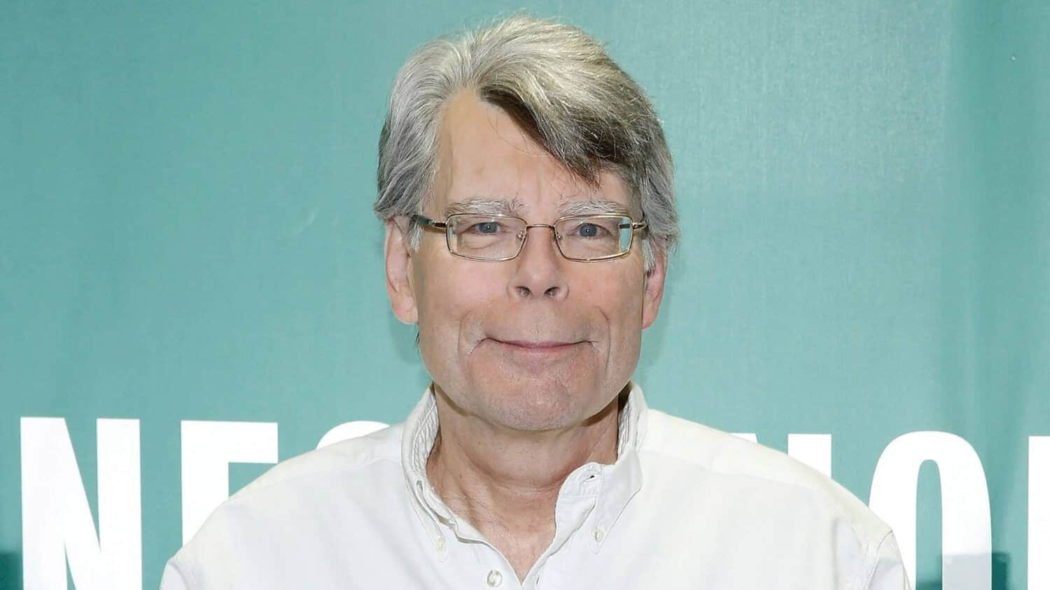 bespectacled-stephen-king-scaled.jpeg