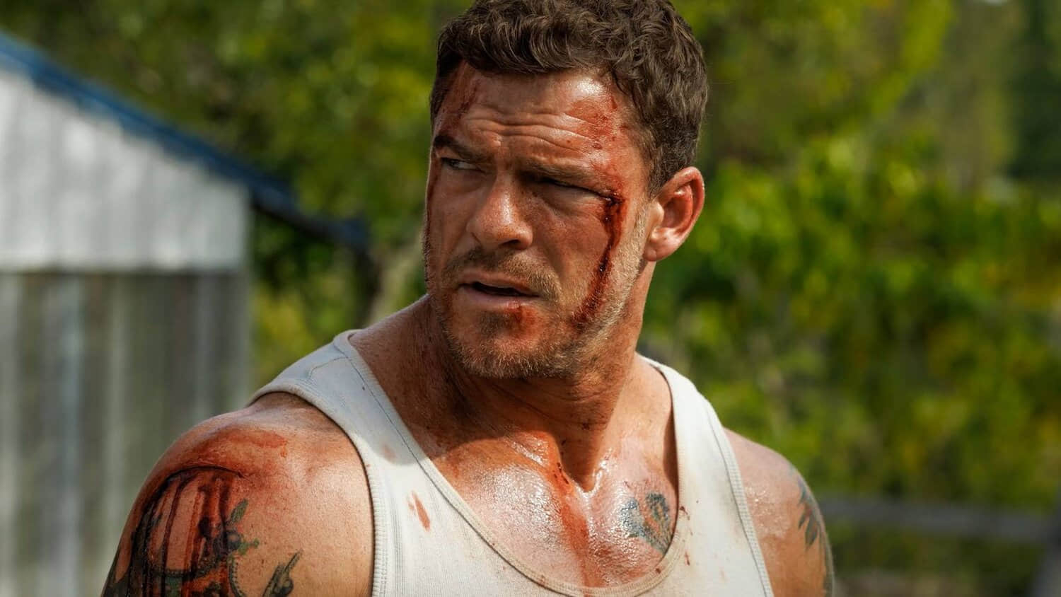 alan-ritchson-in-runner.jpeg