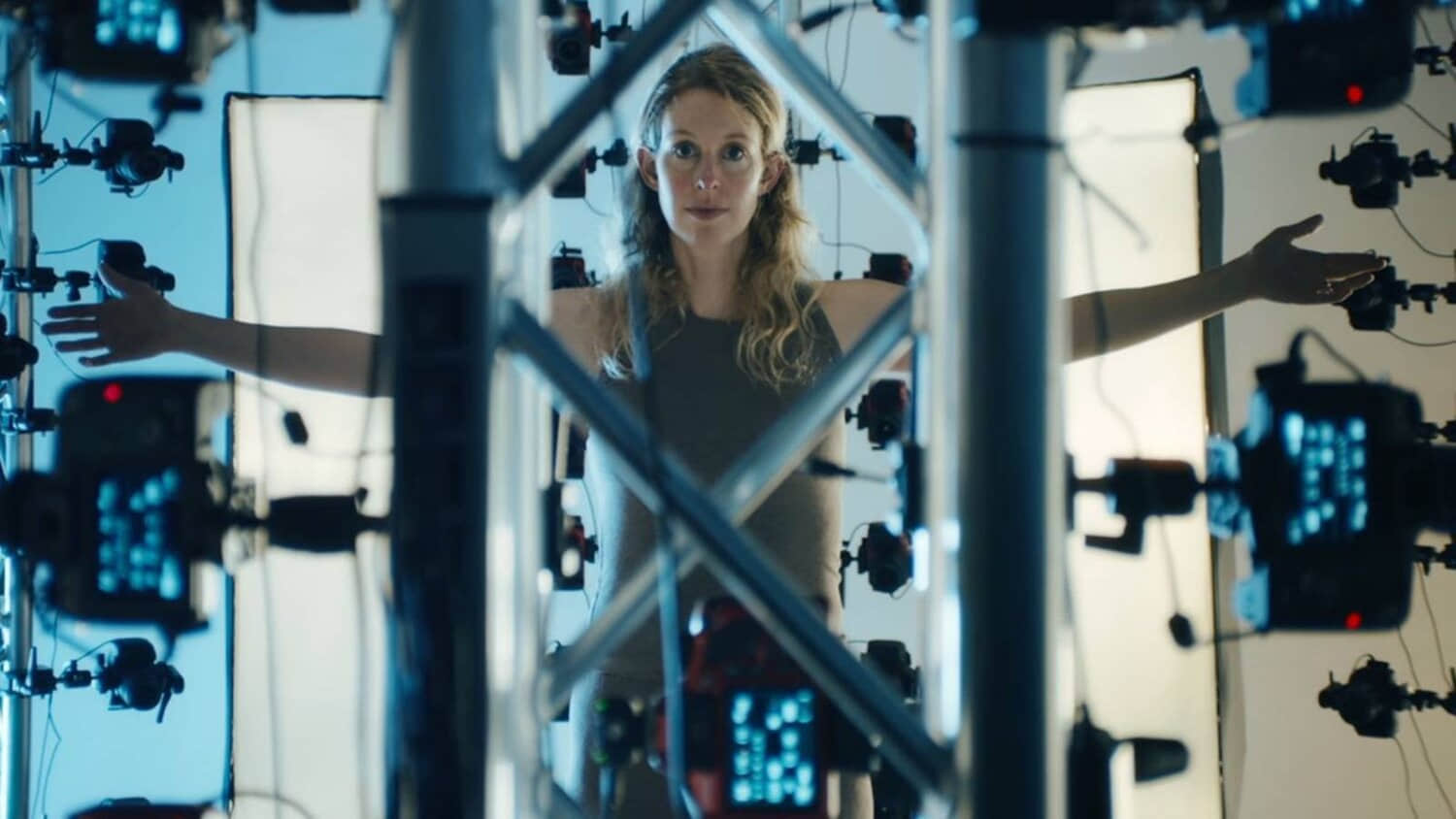 elizabeth-holmes-in-you-can-see-everything.jpeg